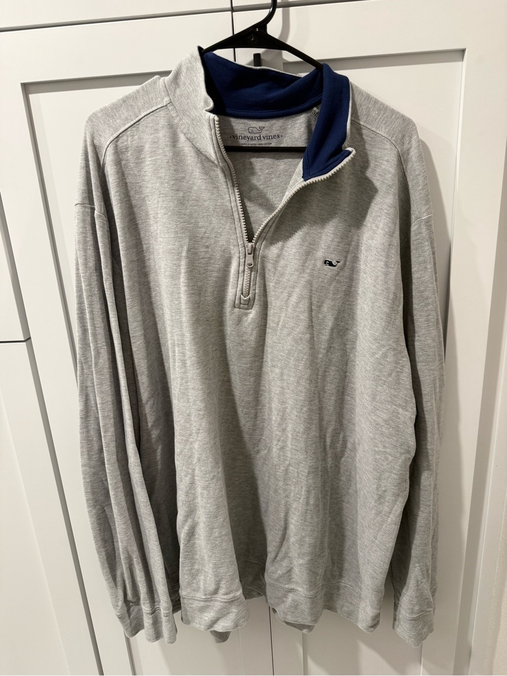 Vineyard Vines Men’s Light Gray Quarter-Zip Sweater with Navy Collar